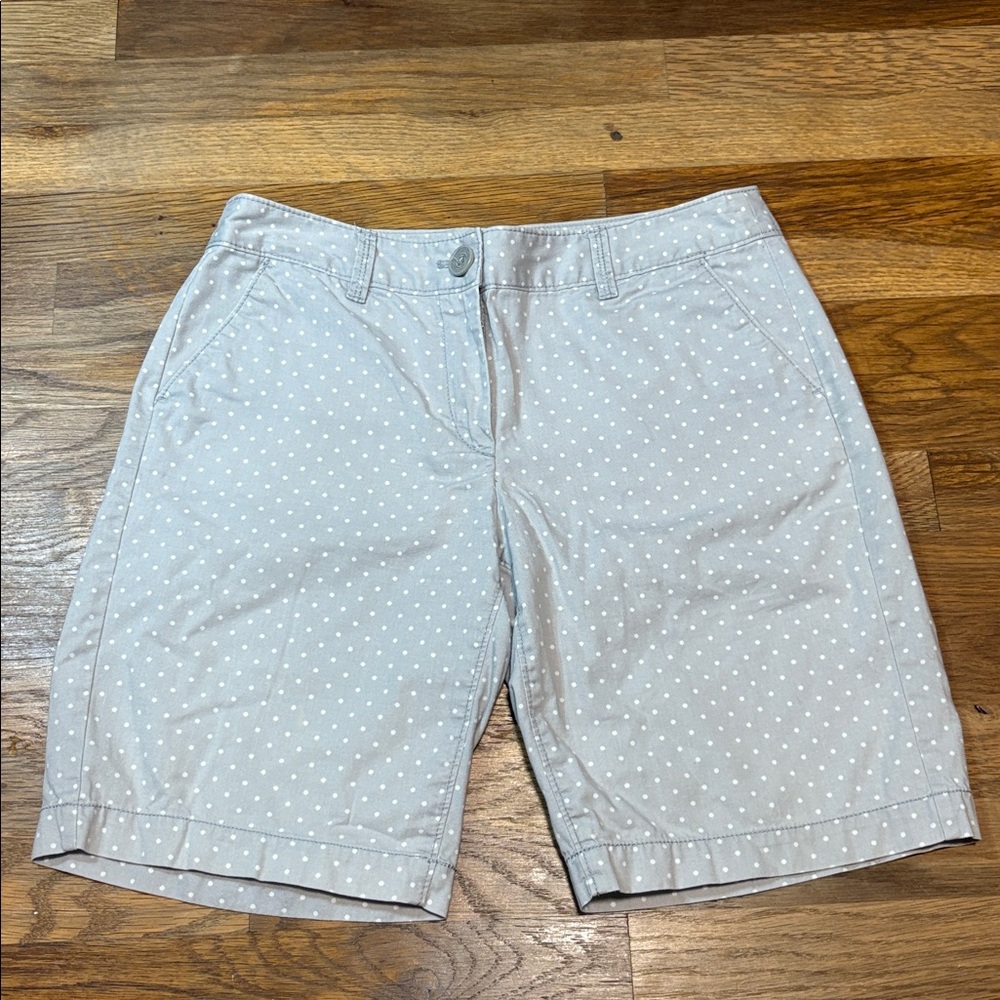 LOFT curvy khaki style shorts